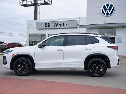 New 2026 Volkswagen Tiguan SE R-Line image 3