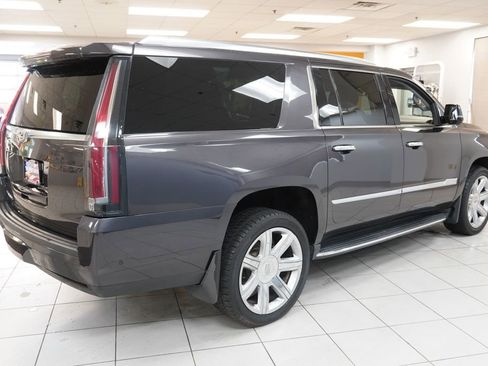 Used 2017 Cadillac Escalade ESV Luxury AWD/4WD image 15