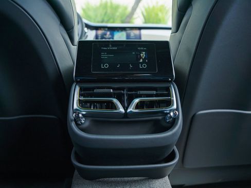 Used 2025 Bentley Flying Spur Plug-In Hybrid AWD/4WD image 19