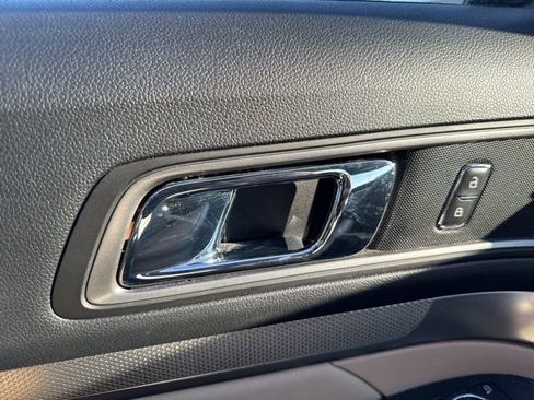 Used 2018 Ford Explorer XLT w/ Equipment Group 202A image 5