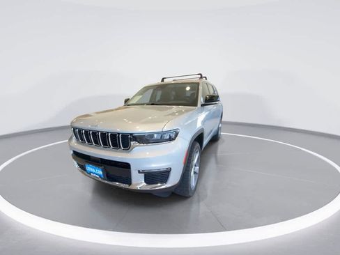 Used 2022 Jeep Grand Cherokee L Limited AWD/4WD image 4