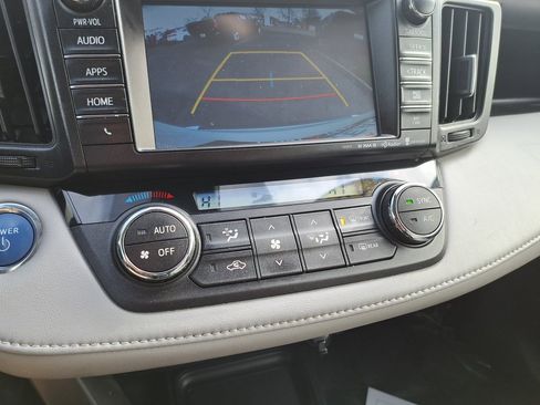 Used 2018 Toyota RAV4 Limited image 17