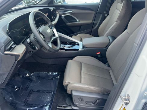 Certified 2025 Audi Q5 Premium Plus w/ Premium Plus AWD/4WD image 9