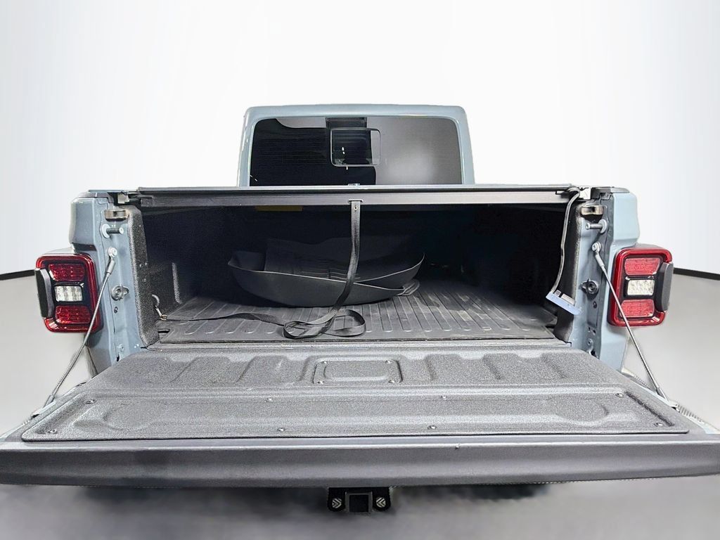 Used 2024 Jeep Gladiator Mojave AWD/4WD image 27