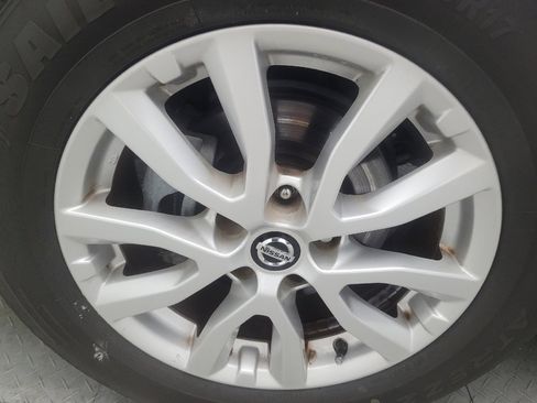 Used 2019 Nissan Rogue S w/ Special Edition Package FWD image 31