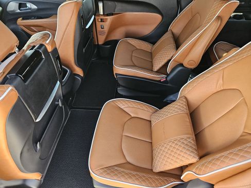 New 2026 Chrysler Pacifica Pinnacle FWD image 27