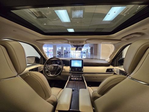 Used 2019 Lincoln Navigator Reserve AWD/4WD image 18
