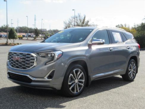 Used 2018 GMC Terrain Denali w/ Advanced Safety Package image 3