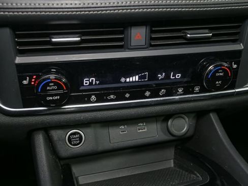 Used 2023 Nissan Rogue SV w/ SV Premium B Package image 24