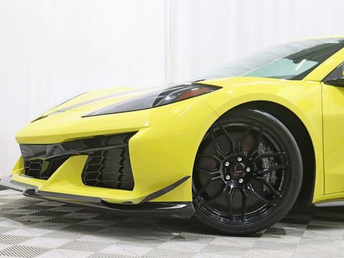 Used 2024 Chevrolet Corvette Z06 w/ Z07 Performance Package RWD image 2