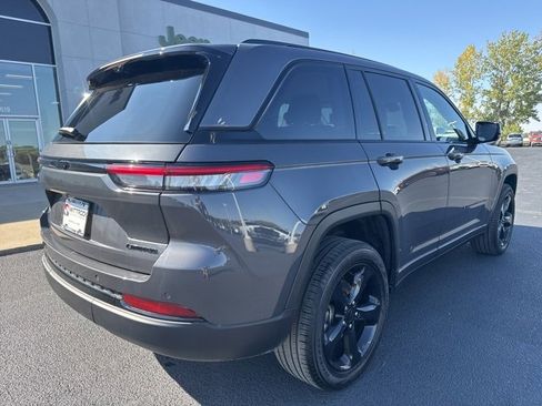 Used 2023 Jeep Grand Cherokee Limited w/ Luxury Tech Group II image 9