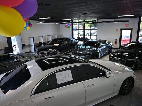 Used 2022 Volkswagen Taos SE w/ Panoramic Sunroof Package image 8