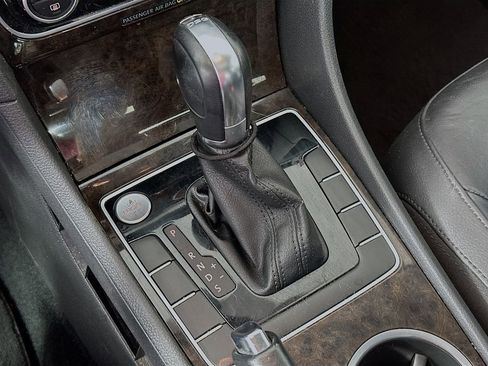 Used 2014 Volkswagen Passat TDI SEL Premium image 16