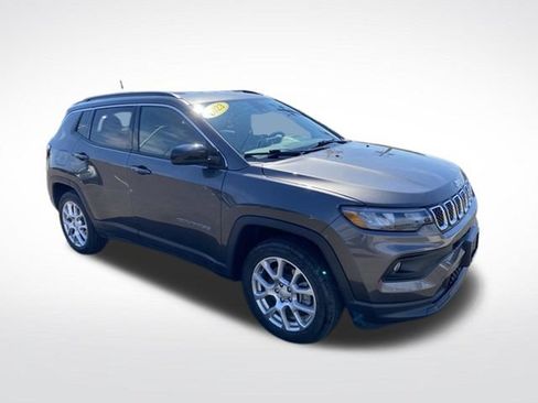 Used 2023 Jeep Compass Latitude AWD/4WD image 3