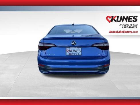 Used 2024 Volkswagen Jetta SE image 9