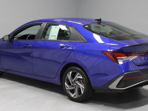 Used 2025 Hyundai Elantra Sport FWD image 8