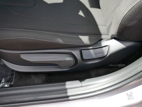 Used 2025 Hyundai Elantra SEL FWD image 15
