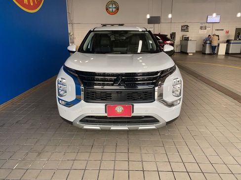 Used 2024 Mitsubishi Outlander SE image 14