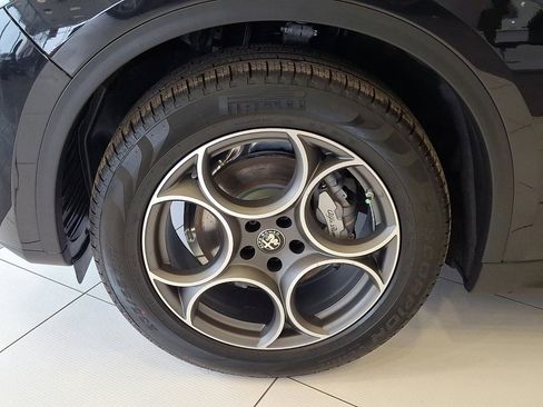 New 2025 Alfa Romeo Stelvio Sprint image 4