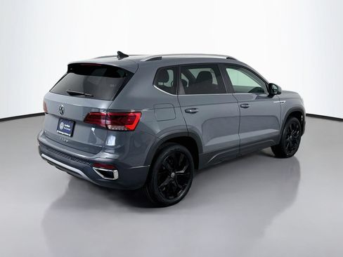 Certified 2023 Volkswagen Taos SE FWD image 9