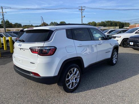 Certified 2022 Jeep Compass Latitude image 3