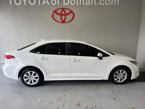 Certified 2023 Toyota Corolla LE image 1