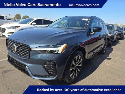 Used 2025 Volvo XC60 B5 Core image 1