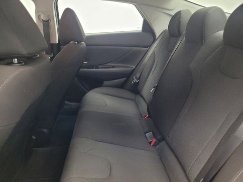Used 2025 Hyundai Elantra SE FWD image 18