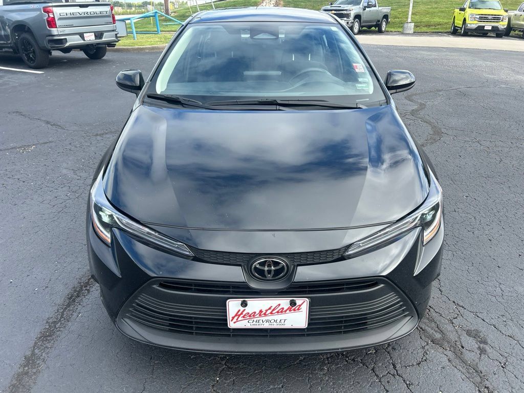 Used 2025 Toyota Corolla LE FWD image 2