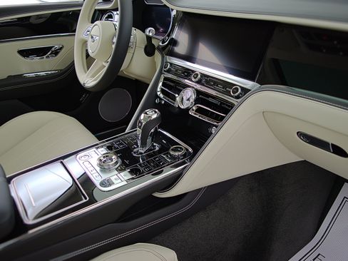 Certified 2023 Bentley Flying Spur Plug-In Hybrid AWD/4WD image 29