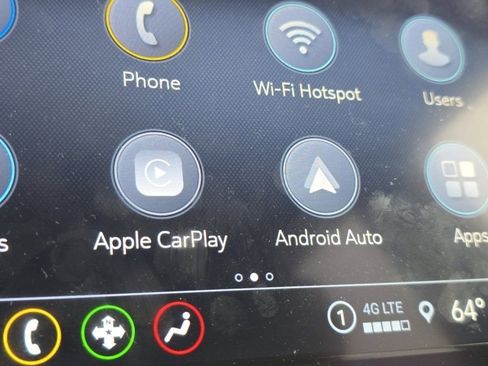 Used 2023 Chevrolet Traverse LT image 3