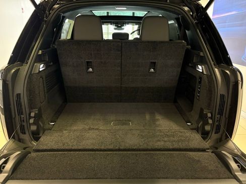 New 2026 Land Rover Range Rover Long Wheelbase SE AWD/4WD image 17