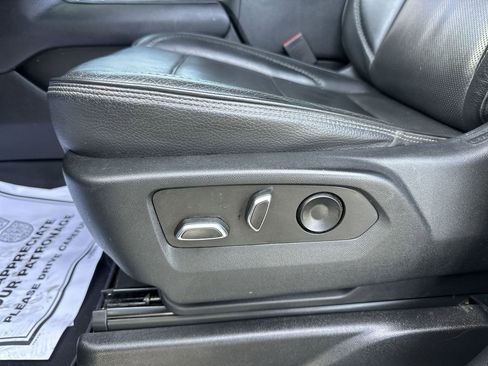 Used 2022 GMC Yukon XL Denali image 12