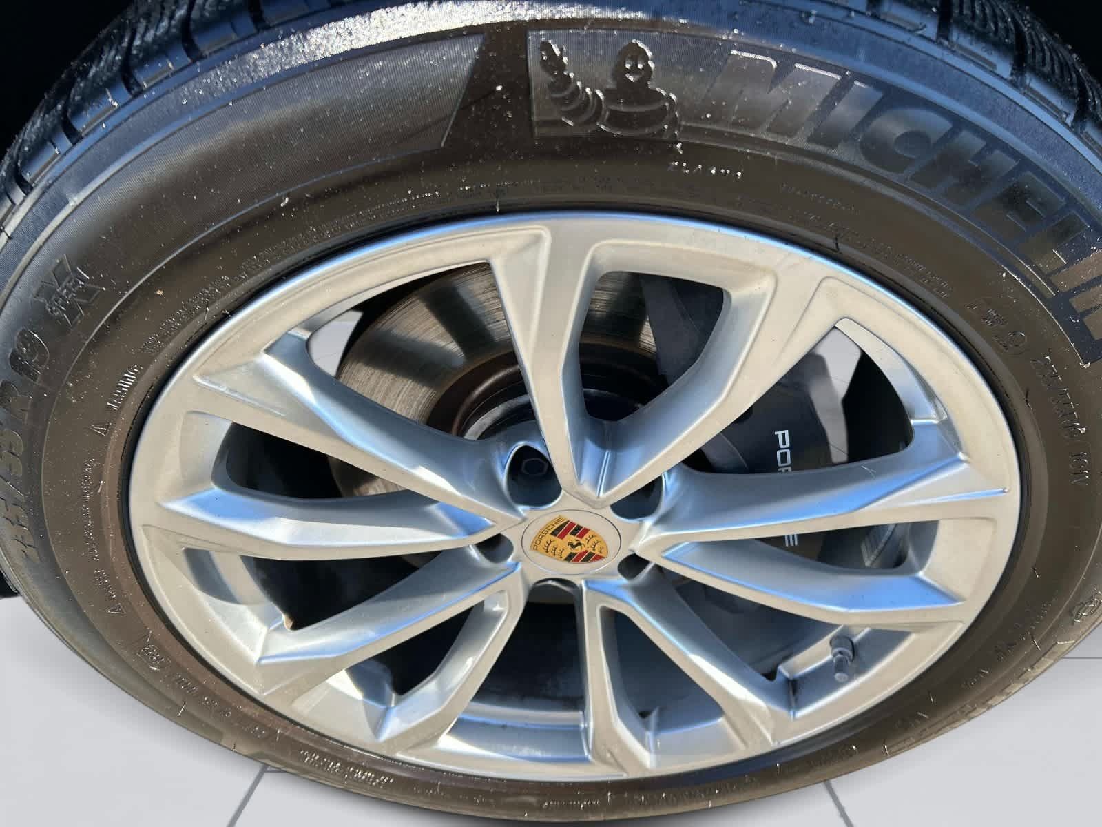 Used 2023 Porsche Macan AWD/4WD image 9