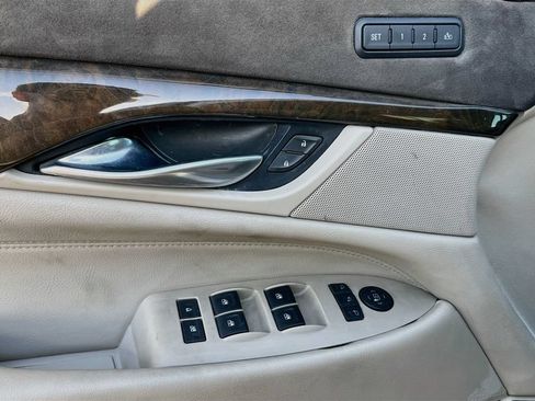 Used 2019 Cadillac Escalade Luxury w/ LPO, Radiant Package RWD image 18