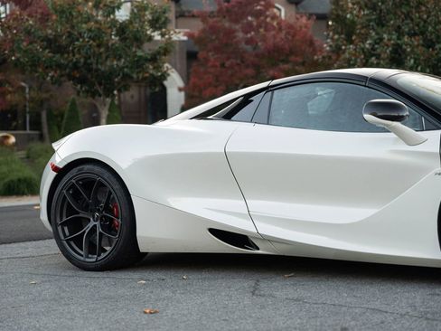 Used 2021 McLaren 720S Spider image 25