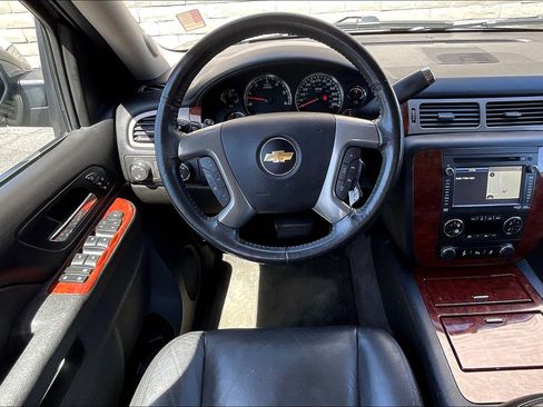 Used 2014 Chevrolet Suburban LTZ image 4