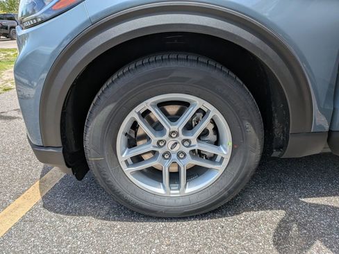 New 2026 Ford Explorer Active RWD image 32
