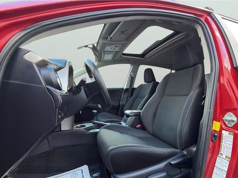 Used 2013 Toyota RAV4 XLE AWD/4WD image 29