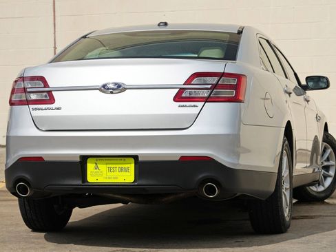 Used 2015 Ford Taurus SE FWD image 4