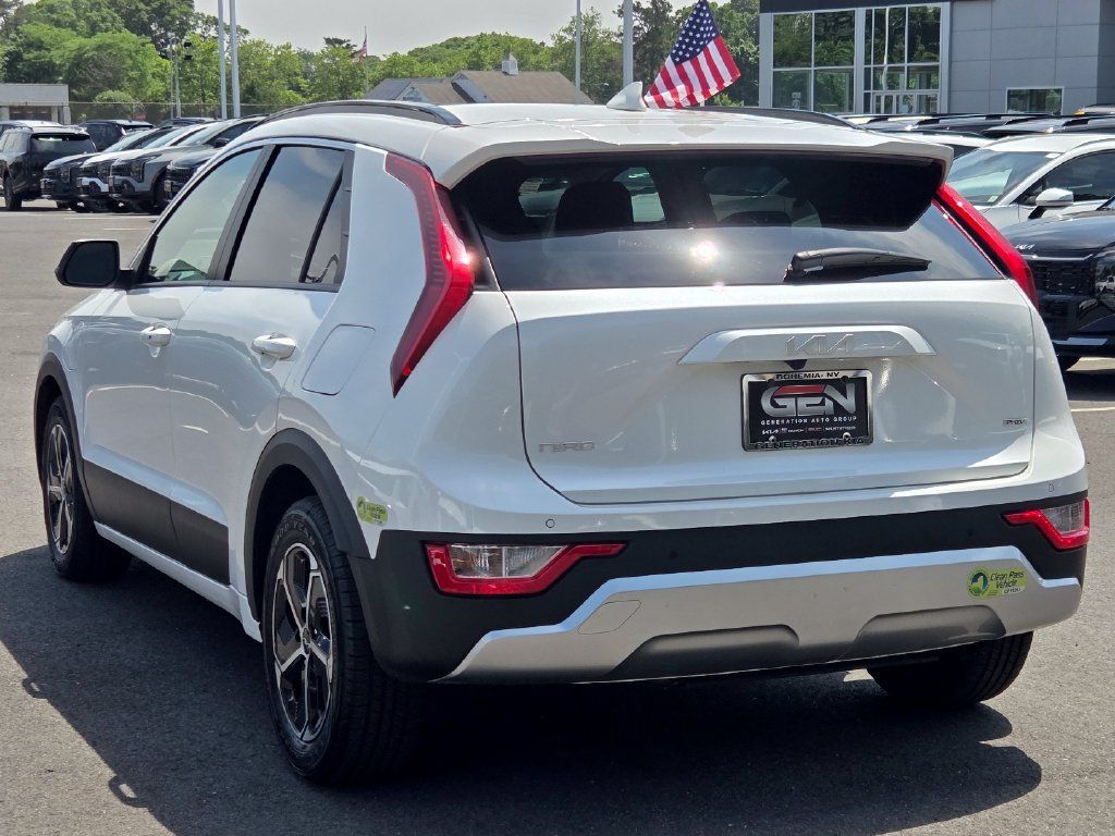 Used 2023 Kia Niro EX w/ EX Cold Weather Package FWD image 6