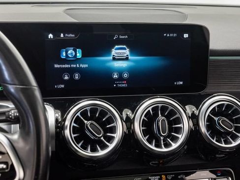 Used 2023 Mercedes-Benz GLB 250 4MATIC w/ Premium Package image 16