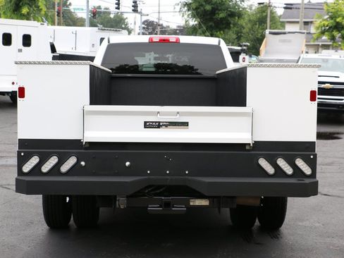 Used 2024 RAM 3500 Tradesman w/ Chrome Appearance Group AWD/4WD image 4