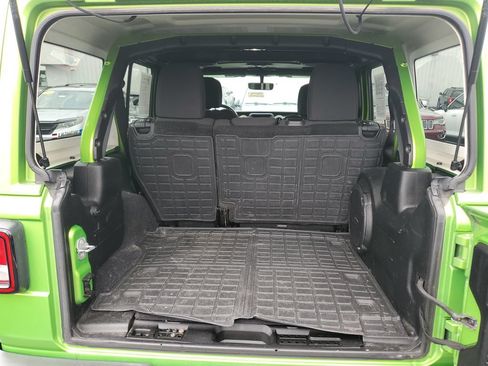 Used 2018 Jeep Wrangler Unlimited Sahara w/ Uconnect 4C Nav & Sound Group AWD/4WD image 7