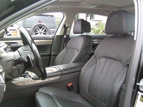 Used 2020 BMW 740i RWD image 10