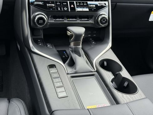 New 2025 Lexus LX 600 4WD w/ Luxury Package image 15