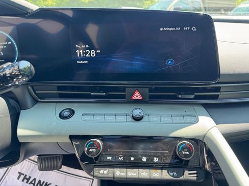 Used 2025 Hyundai Elantra Limited FWD image 28
