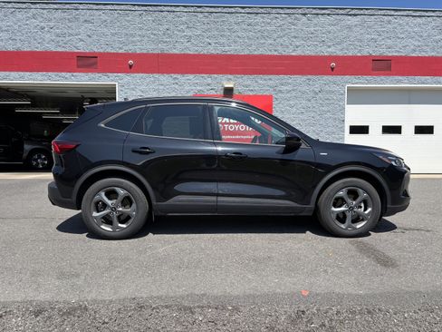 Used 2025 Ford Escape ST-Line Select AWD/4WD image 2