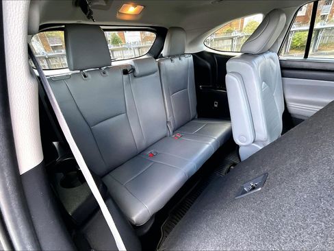 Used 2023 Toyota Highlander XLE image 27