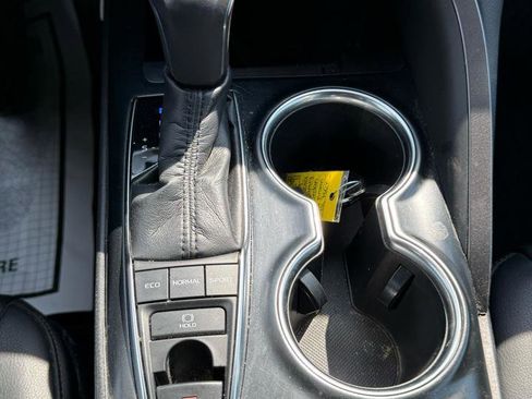 Used 2019 Toyota Camry XLE image 15